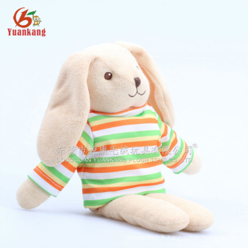 Peluche lapin en peluche avec un T-shirt